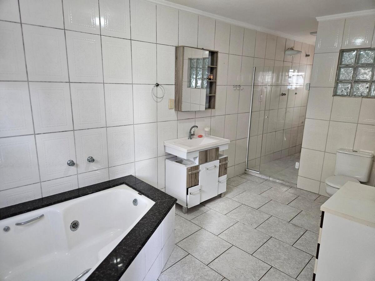 Casa de férias House With Swimming Pool By The